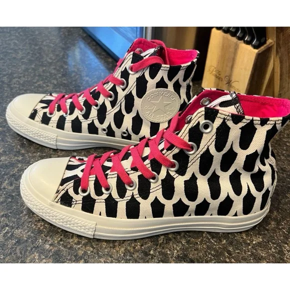 CONVERSE ❤️ Marimekko Black White Designer Sneakers - Picture 2 of 12